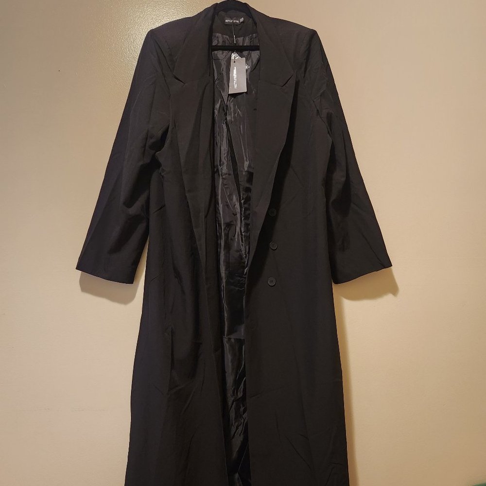 PrettyLittleThing Plus Size Black Button Detail Maxi Blazer